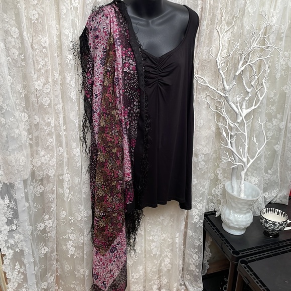 Vintage 80’s (yup, I’ve had that long 😉🤣) Purple Floral Scarf with Fringe - Picture 5 of 7